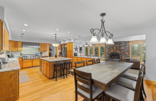 McCall House | Pines on the Pond - Private Dock - 6 Bedrooms - WiFi - Large Driveway - Rio Vista Pond