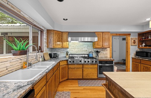 McCall House | Pines on the Pond - Private Dock - 6 Bedrooms - WiFi - Large Driveway - Rio Vista Pond
