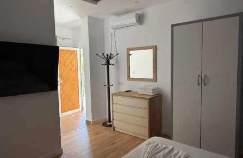 Himare House | PineSide Rooms