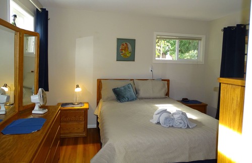 Sidney Cottage | Pinetree Cottage a home away from home