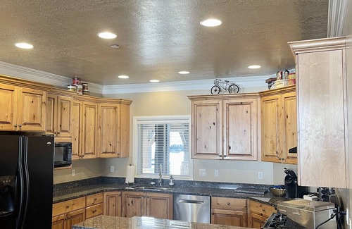 Ogden Condo | Pineview Lakeside l Snowbasin l Jacuzzi I Pool I Powder Mountain I Ogden Valley