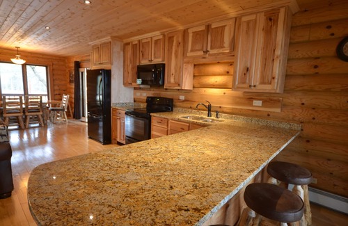 Au Train House | Pinewood Lodge.Under new ownership, put 4326266 in search bar for availability