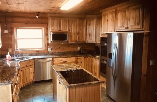 Au Train House | Pinewood Lodge.Under new ownership, put 4326266 in search bar for availability