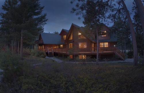 Au Train House | Pinewood Lodge.Under new ownership, put 4326266 in search bar for availability