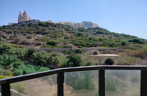 Għadira Apartment | Pink Fairy Paradise Penthouse, 10mins from the beach