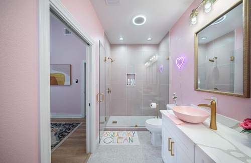 Austin House | Pink Paradise l Heated Pool & Spa