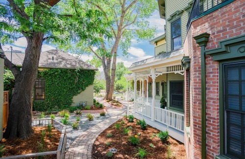 Five Points Apartment | Pinky's Palace Summar