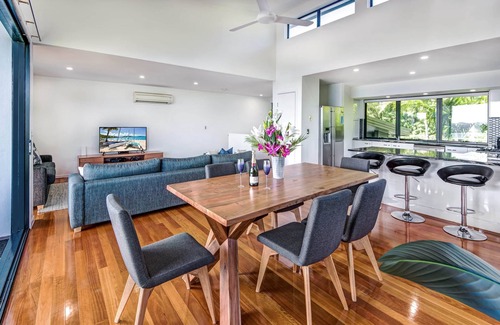 Hamilton Island Apartment | Pinnacle 9, Seaview Apartment on Hamilton Island