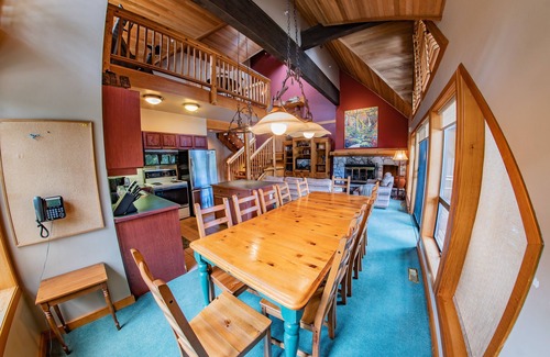 Upper Village Condo | Pinnacle Ridge 38 – Ski in Ski out, Wood Fireplace