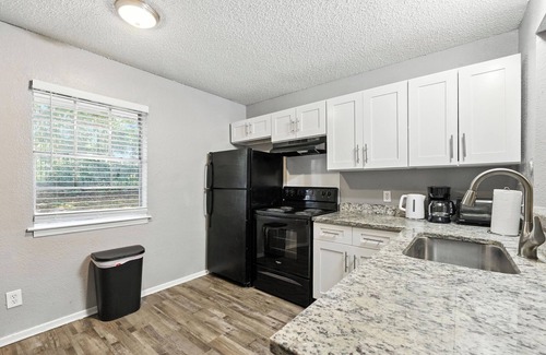 South Arlington Apartment | Pioneer Creek 410C I Comfy 2 Bed 1.5 Bath