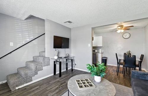 South Arlington Apartment | Pioneer Creek 608-08 I Spacious 1 Bed 1Bath