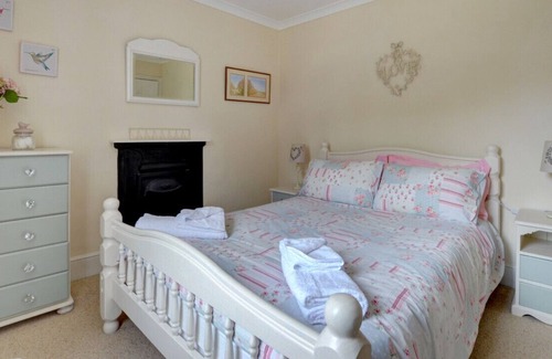 Lynton House | Pip's Corner - Three Bedroom House, Sleeps 6