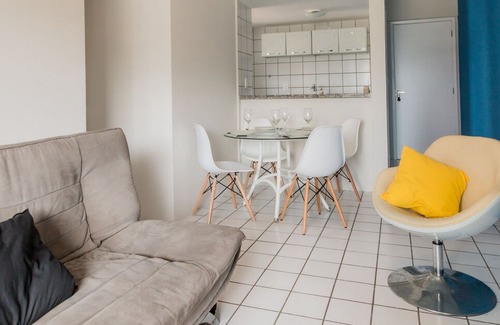Boa Viagem Apartment | PIP201 Pleasant flat with balcony in Boa Viagem, near Shopping Recife, for up to four people