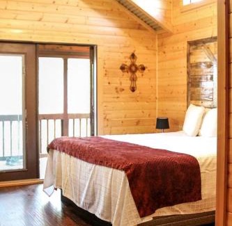 Pipe Creek House | Pipe Creek Cabin Rental for Glamping Getaways near Austin, Texas