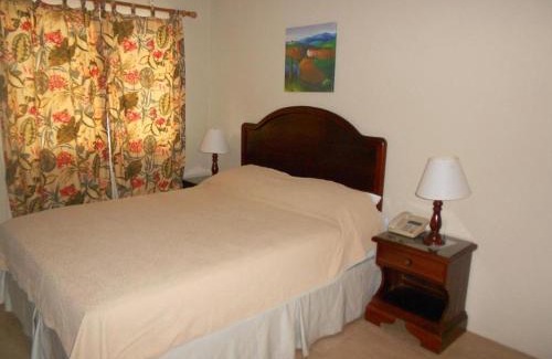 Runaway Bay Apartment | PIPERS COVE RESORTS jjc