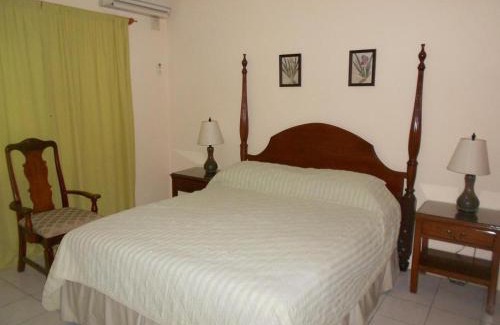 Runaway Bay Apartment | PIPERS COVE RESORTS jjc