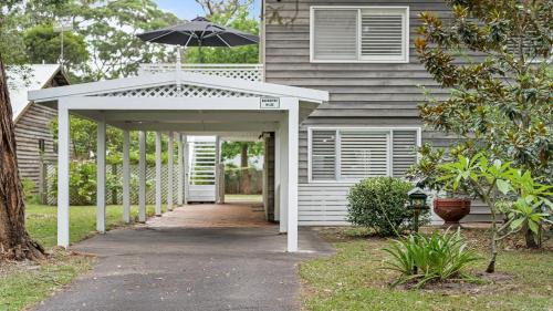 Glenwood House | Piri Pearl Beach, 100m To The Beach & Pet Friendly