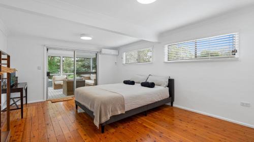 Glenwood House | Piri Pearl Beach, 100m To The Beach & Pet Friendly