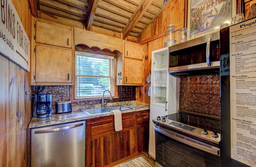 West Jefferson House | Pisgah Heights - Stunning high elevation views of the New River!