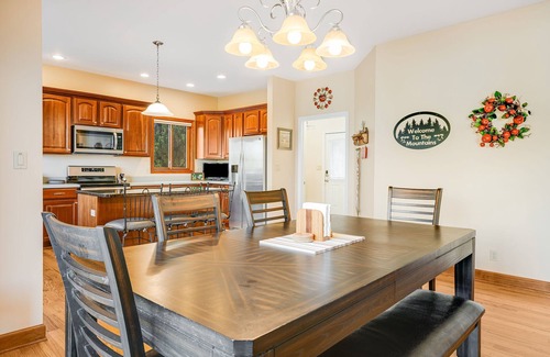 Hendersonville Cabin | Pisgah View | Stunning Mountain Escape w/Wrap-Around Deck & Garage