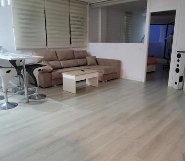 Sorvilan Apartment | Piso de lujo en la playa de un pueblo de Granada con piscina infiniti, yacuzzi en la piscina, tumbonas privadas y mucho más