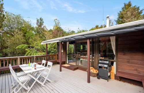 Pukawa House | Piwakawaka ā Pukawa - Pukawa Bay Holiday Home