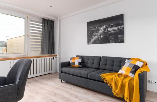 Srodmiescie Apartment | Plac Grunwaldzki Inviting Apartment