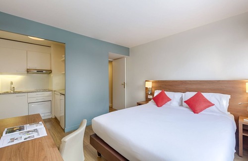 13th Arrondissement Apartment | Place D'Italie Studio Apartment With Aircon