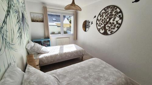 Perros-Guirec Apartment | Plage à pied, avec parking et balcon