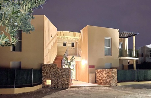 Bandol Apartment | Plage du Capelan | Parking | Private entrance and garden | Air-conditioned | Peace and quiet guaranteed
