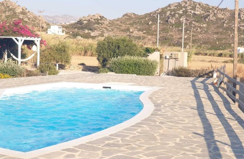 Maragas House | Plaka Sunset Apartment Naxos with swimming pool, garden, terrasse with see view