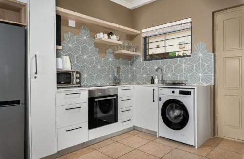 Sea Point Apartment | Planet Africa 18