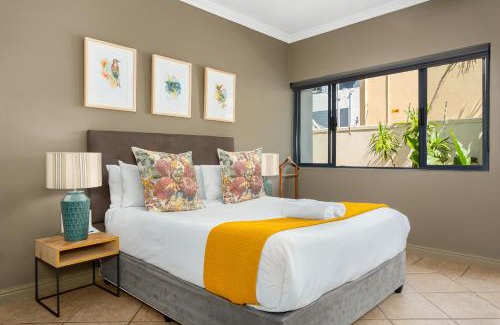 Sea Point Apartment | Planet Africa 18