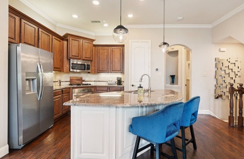 Legacy Park House | Plano Luxurious Shops of Legacy Townhome. n