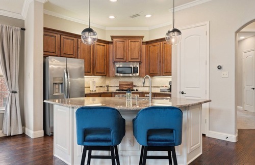 Legacy Park House | Plano Luxurious Shops of Legacy Townhome. n