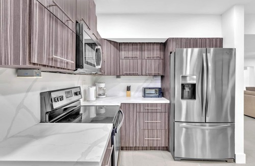 Plantation House | PLANTATION OASIS Spacious 5-bedroom 3 bathrooms house with pool/hottub