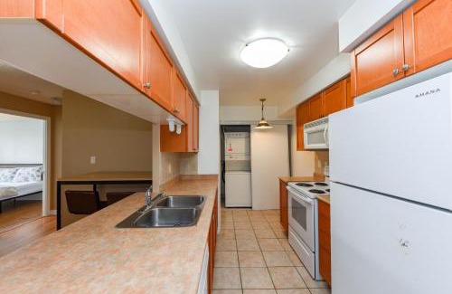 Downtown Mississauga Apartment | PlanURstay - 3BR & 2BTH 3888 Duke of York Blvd