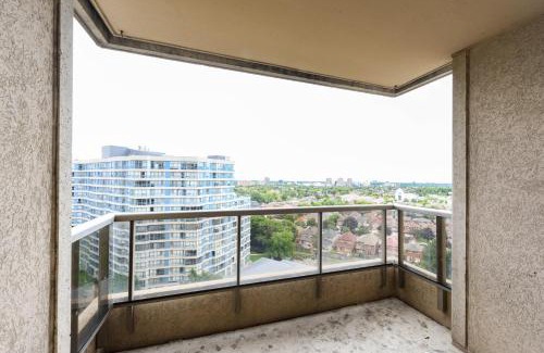 Downtown Mississauga Apartment | PlanURstay - 3BR & 2BTH 3888 Duke of York Blvd