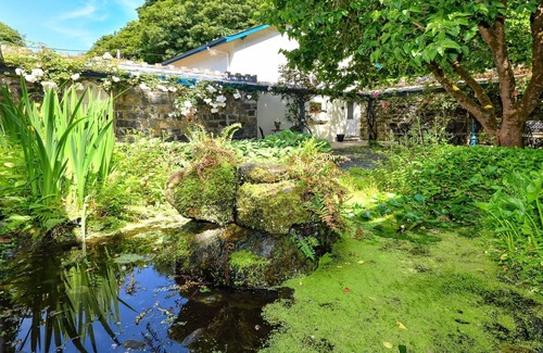 Efailnewydd Cottage | Plas Bodegroes - a dog that sleeps 22 guests in 11 bedrooms