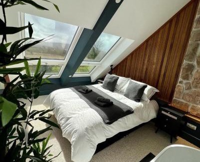 Penisarwaun House | Plas Coch Luxury Barn