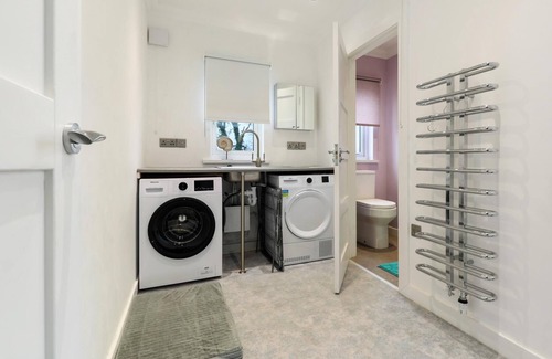 Saundersfoot House | Plas Gwyn - Walk to Beach, Parking, Enclosed Garden