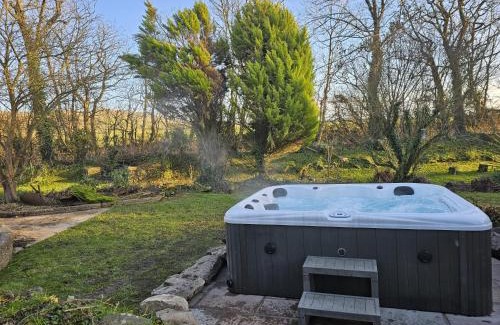 Garn Fadryn House | Plas Newydd with Swimming Pool, Fire Pit, and Log Fires