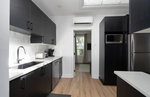 Quartier des Spectacles Apartment | Plateau| 4BR–2BA |Spacious Downtown Stay