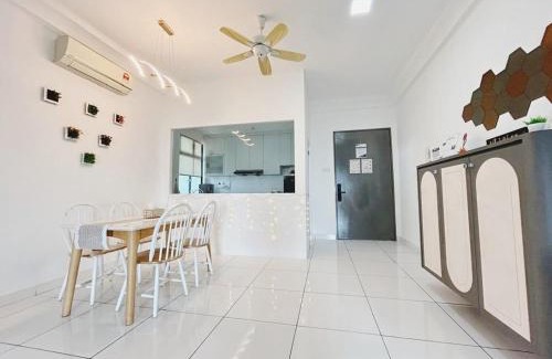 Taman Bukit Mewah Apartment | Platino up to 10 Pax, Few steps to paradigm and Escape JB