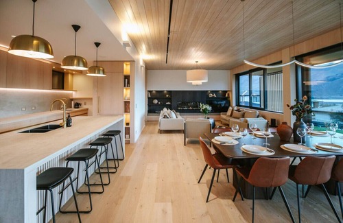 Wanaka House | Platinum Ridge | Lake Views | Sleeps 8