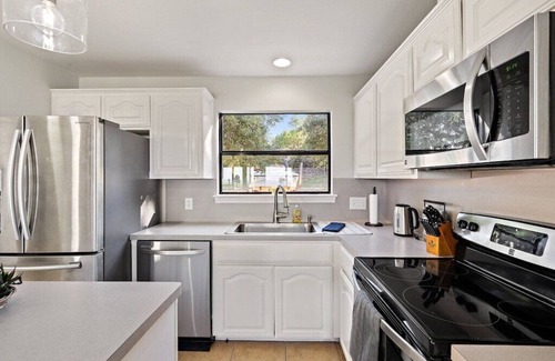 Spicewood House | Play pool, ping pong or go wine or brewery touring