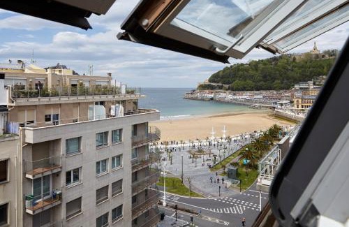 San Sebastian Centro Apartment | Playa de La Concha 7 by FeelFree Rentals