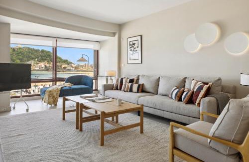 San Sebastian Centro Apartment | Playa de La Concha 9 by FeelFree Rentals