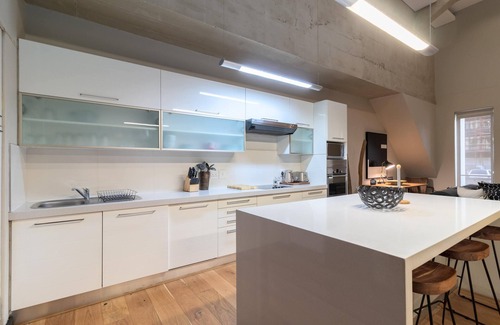 Foreshore Apartment | Playful NYC Style Loft, Two Min Walk from Long Street
