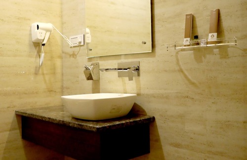 Jabalpur Hotel | Playotel Inn Anmol Classic